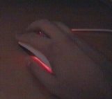 Foto del Logitech Pilot Wheel Mouse Optical en la oscuridad